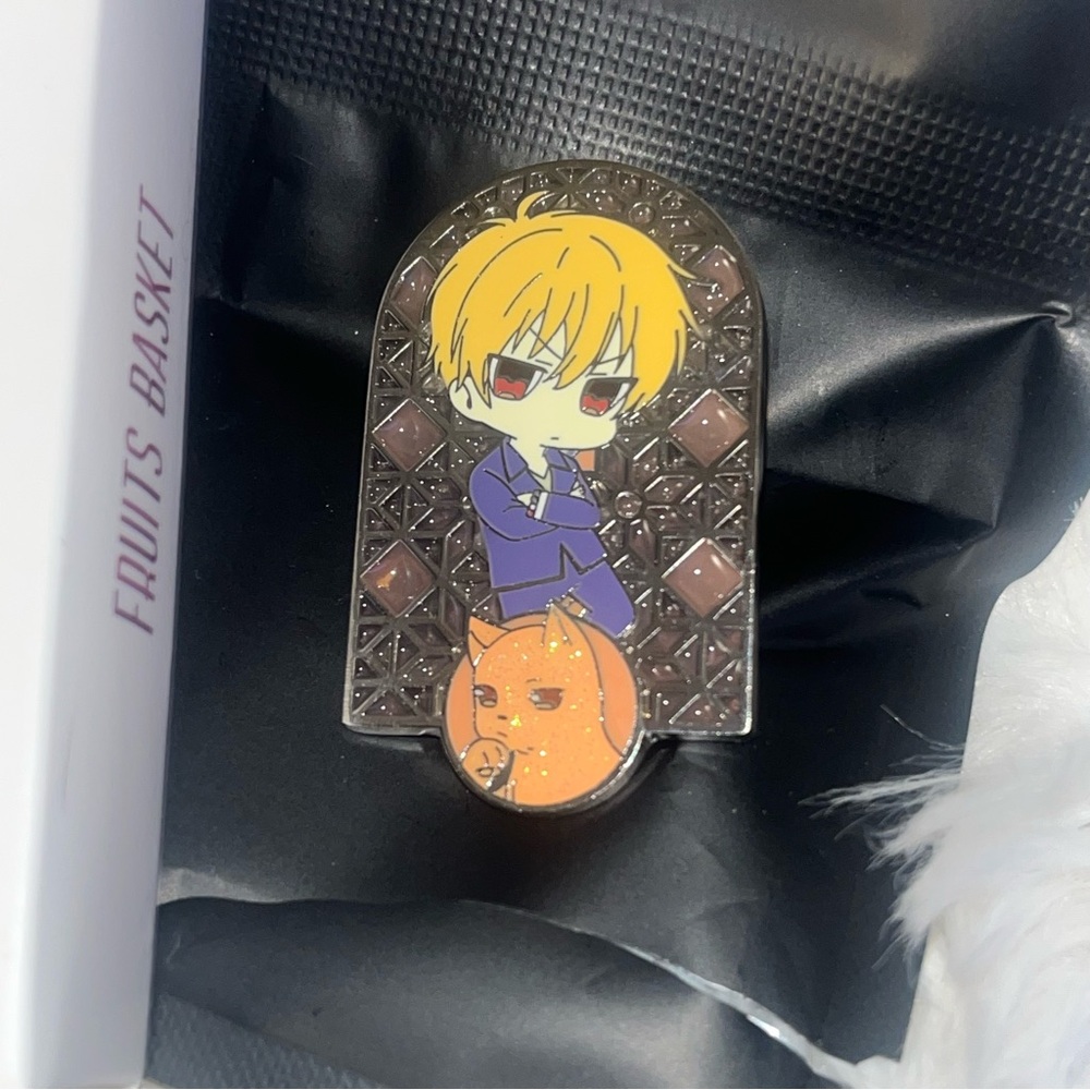 Kyo soma Fruits Basket glitter blind pin
Brand new